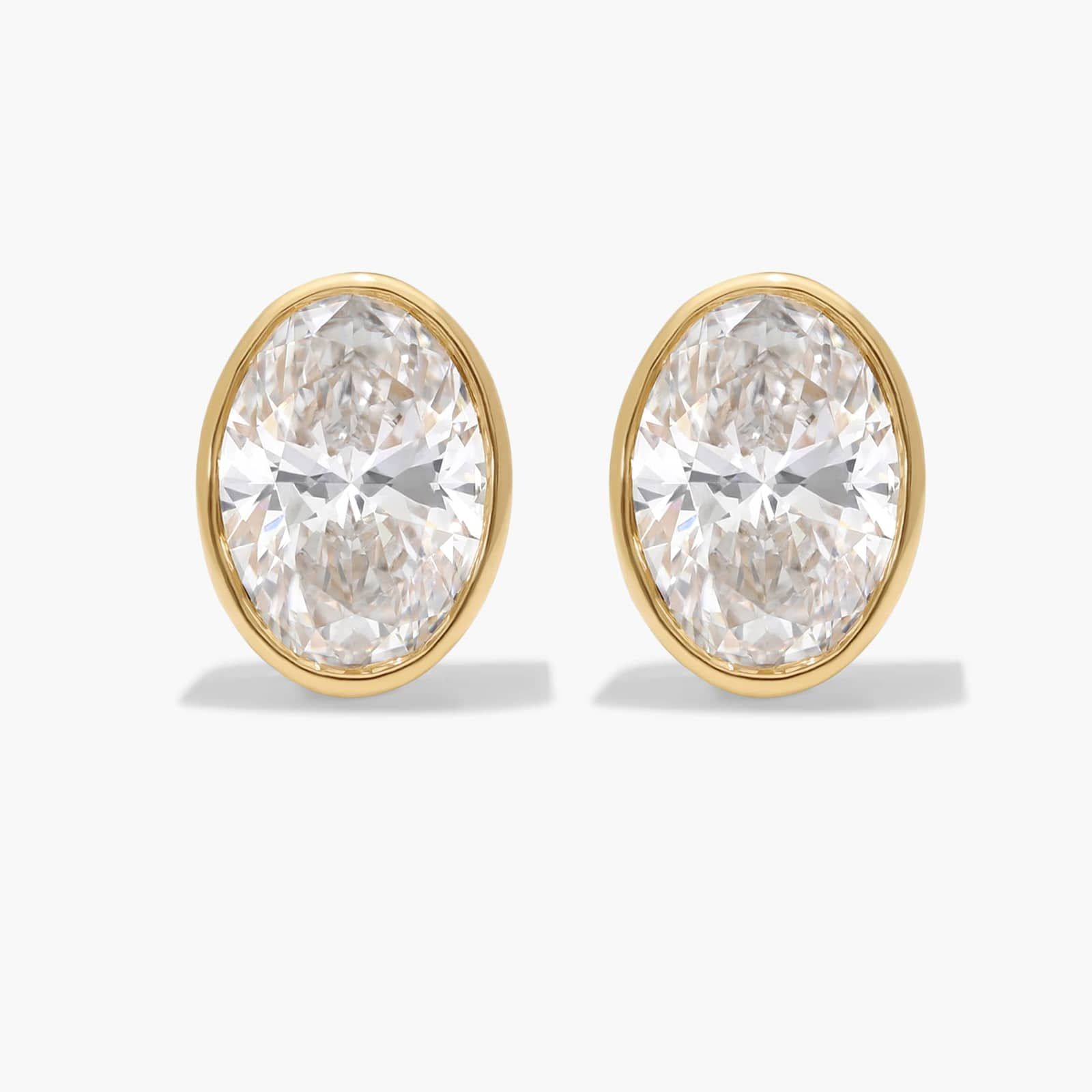 Pırlanta Oval Çerçeve Küpe